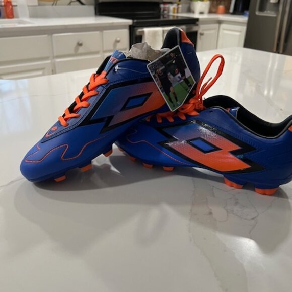 Lotto Soccer Cleats - Picture 2 of 3